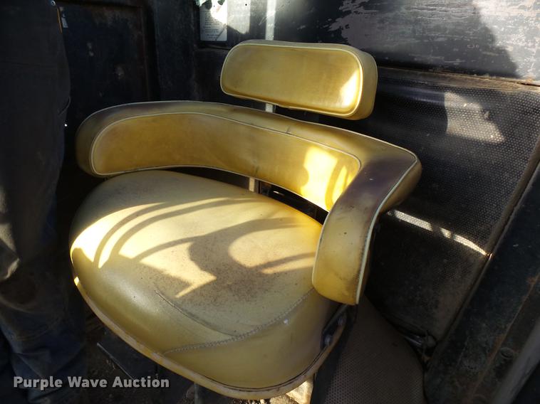 image for item DA3565 1976 John Deere 670 motor grader