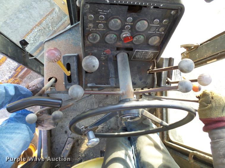 image for item DA3565 1976 John Deere 670 motor grader