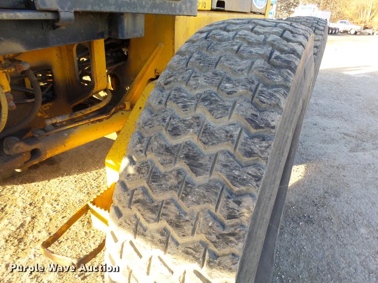 image for item DA3565 1976 John Deere 670 motor grader