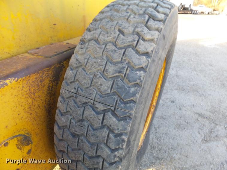 image for item DA3565 1976 John Deere 670 motor grader