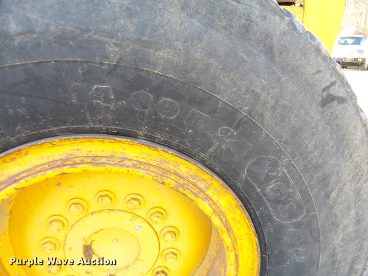 image for item DA3565 1976 John Deere 670 motor grader