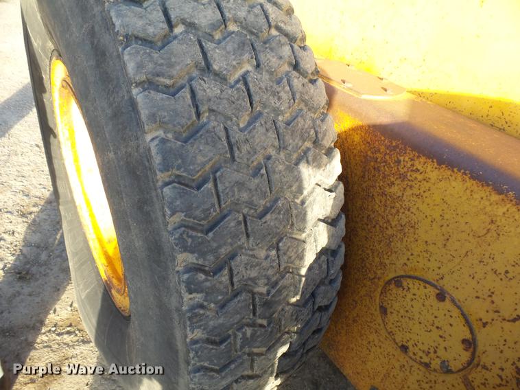 image for item DA3565 1976 John Deere 670 motor grader