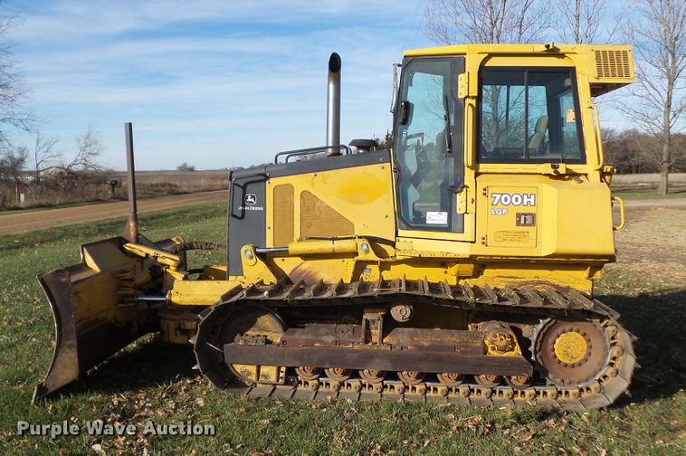image for item DA7010 2002 John Deere 700H LGP dozer