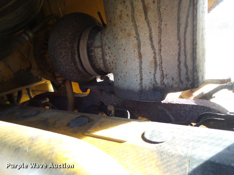 image for item DA7010 2002 John Deere 700H LGP dozer