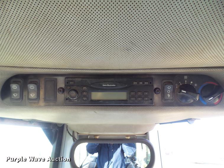 image for item DA7010 2002 John Deere 700H LGP dozer