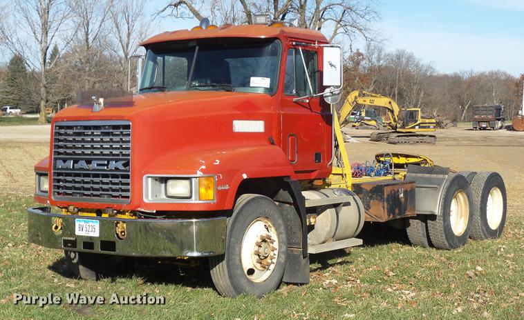 image for item DA7011 1991 Mack CH613 semi truck