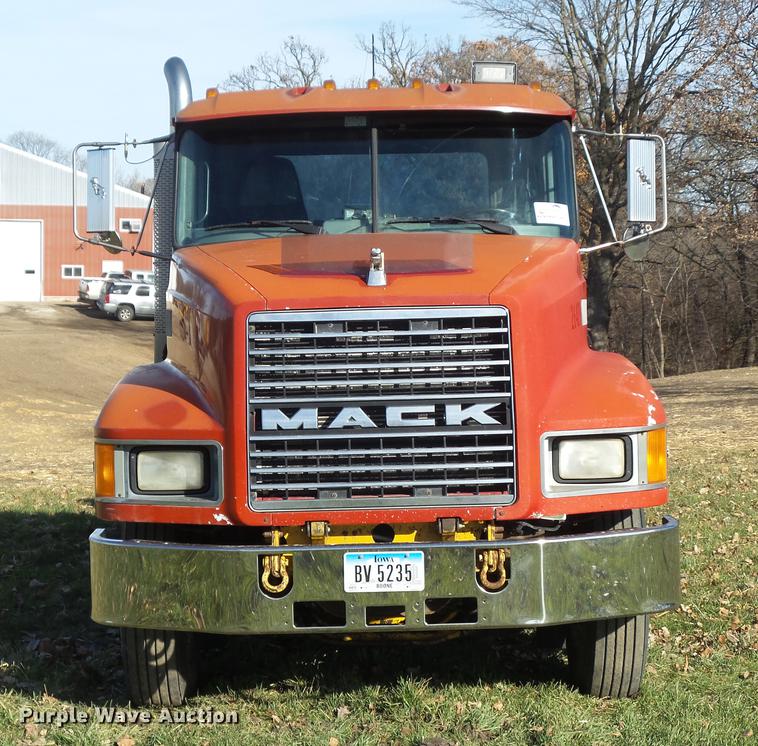 image for item DA7011 1991 Mack CH613 semi truck