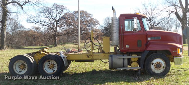 image for item DA7011 1991 Mack CH613 semi truck