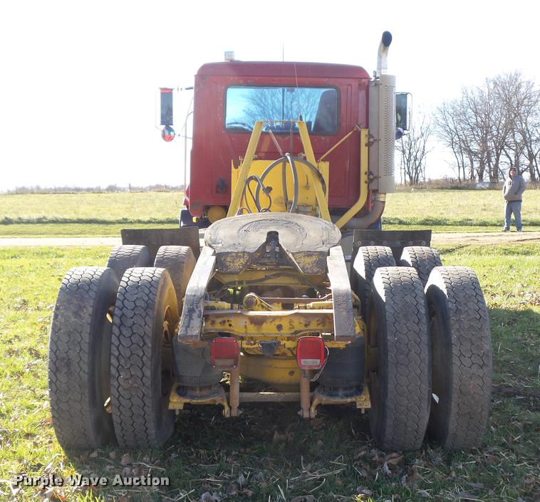 image for item DA7011 1991 Mack CH613 semi truck