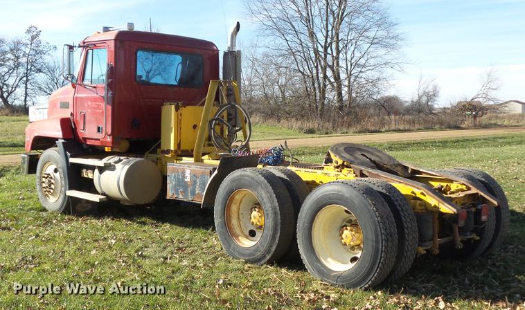 image for item DA7011 1991 Mack CH613 semi truck