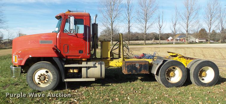 image for item DA7011 1991 Mack CH613 semi truck