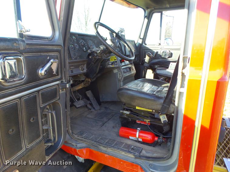 image for item DA7011 1991 Mack CH613 semi truck