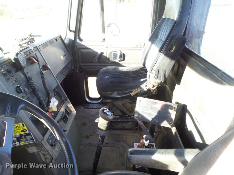 image for item DA7011 1991 Mack CH613 semi truck