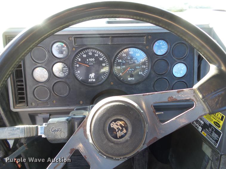 image for item DA7011 1991 Mack CH613 semi truck