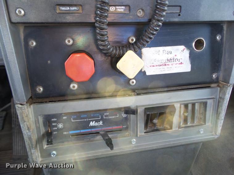 image for item DA7011 1991 Mack CH613 semi truck