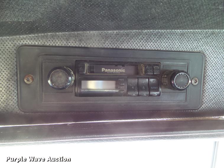 image for item DA7011 1991 Mack CH613 semi truck