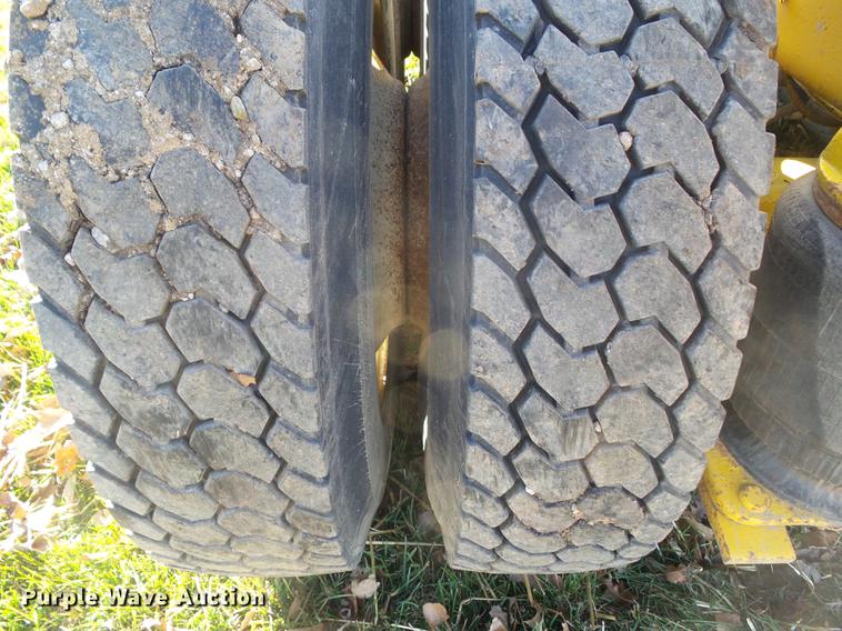 image for item DA7011 1991 Mack CH613 semi truck