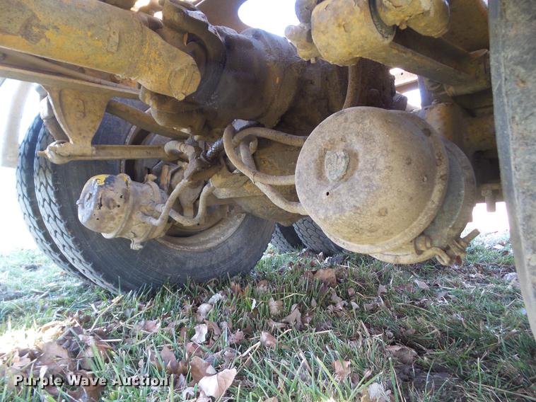 image for item DA7011 1991 Mack CH613 semi truck