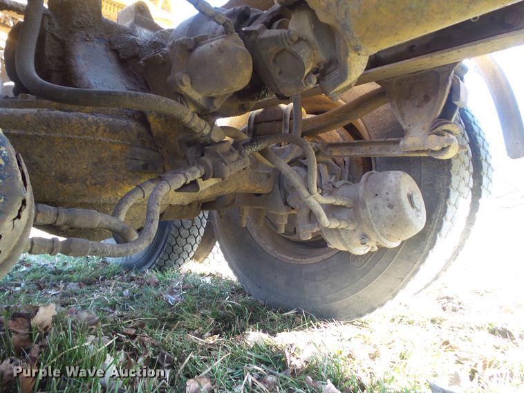 image for item DA7011 1991 Mack CH613 semi truck