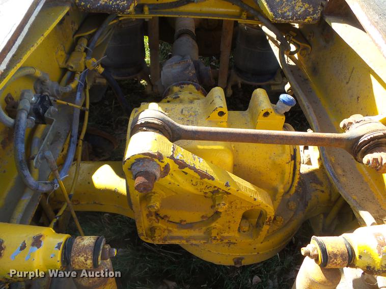 image for item DA7011 1991 Mack CH613 semi truck