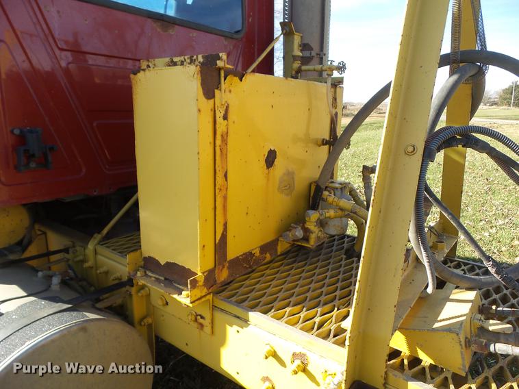 image for item DA7011 1991 Mack CH613 semi truck