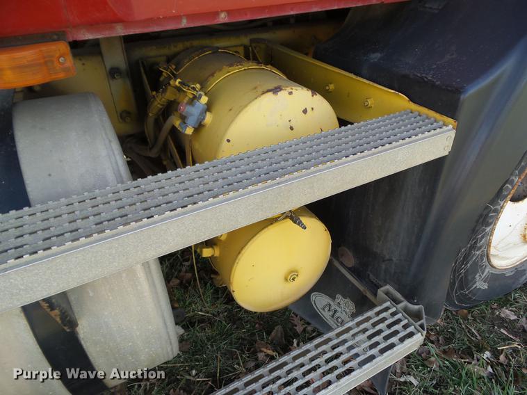 image for item DA7011 1991 Mack CH613 semi truck