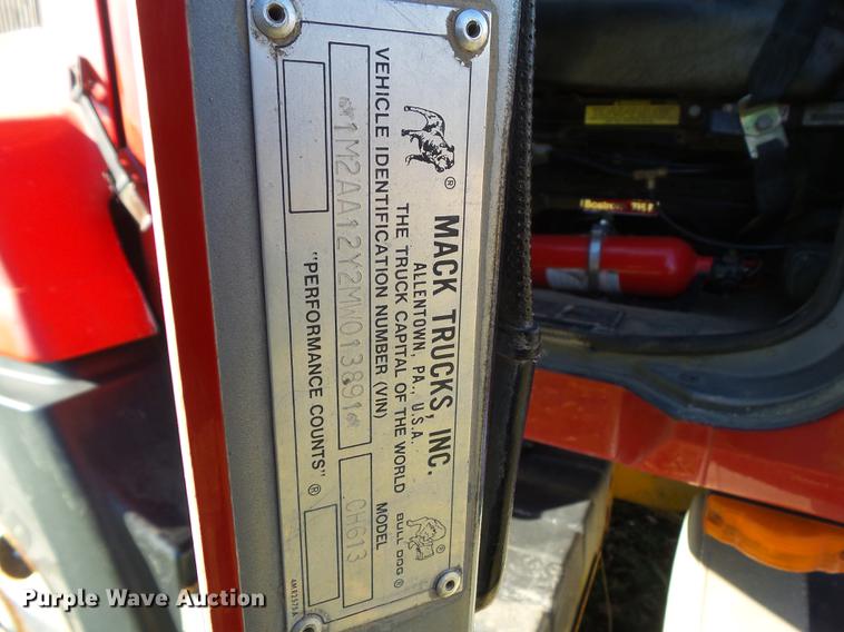 image for item DA7011 1991 Mack CH613 semi truck