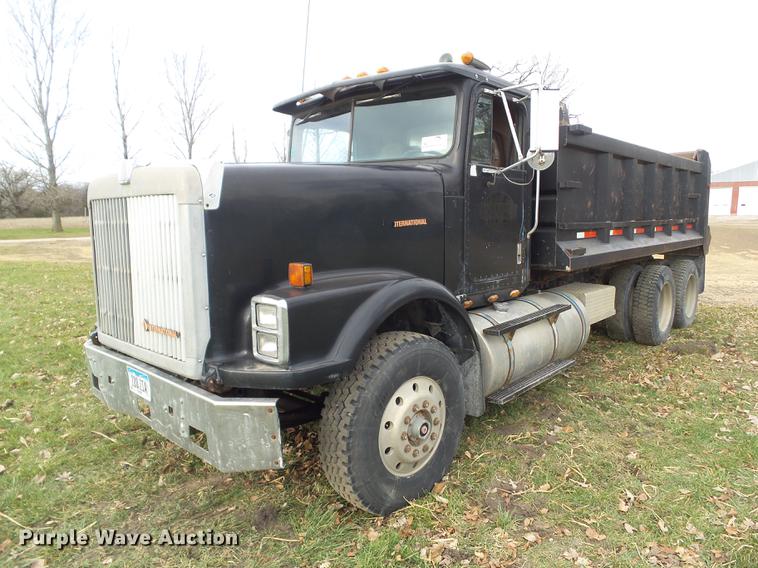 image for item DA7013 1989 International F-9370 dump truck