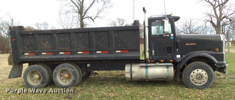 image for item DA7013 1989 International F-9370 dump truck