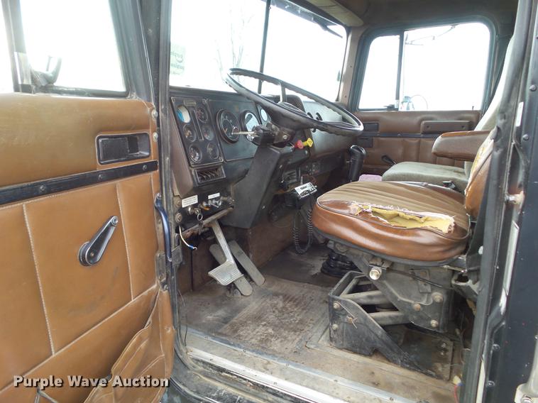 image for item DA7013 1989 International F-9370 dump truck