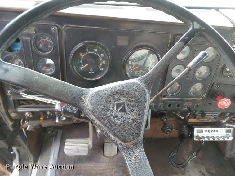 image for item DA7013 1989 International F-9370 dump truck