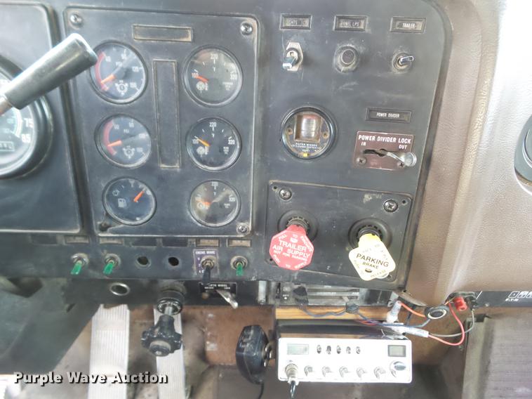 image for item DA7013 1989 International F-9370 dump truck