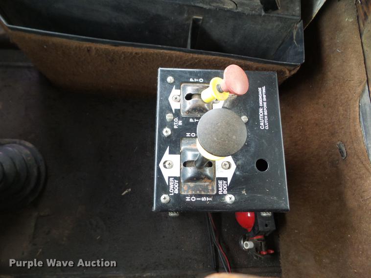 image for item DA7013 1989 International F-9370 dump truck