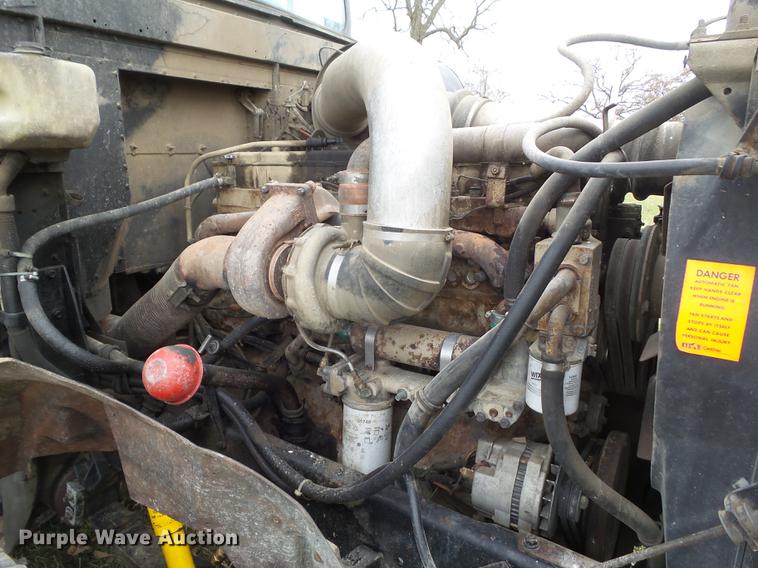 image for item DA7013 1989 International F-9370 dump truck