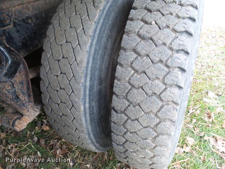 image for item DA7013 1989 International F-9370 dump truck