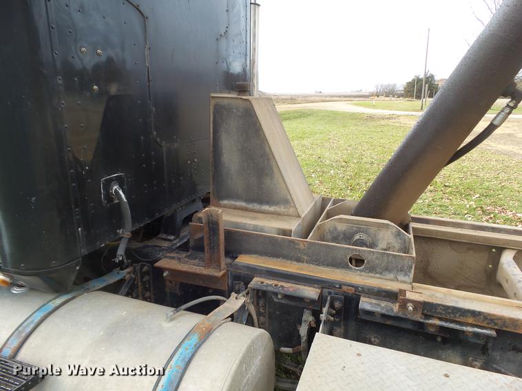 image for item DA7013 1989 International F-9370 dump truck