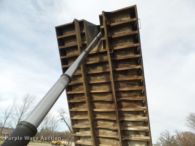 image for item DA7013 1989 International F-9370 dump truck