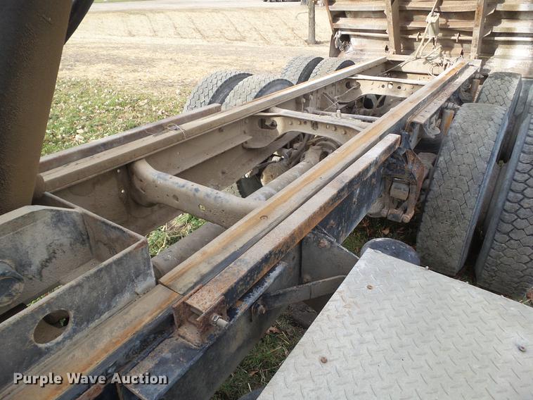 image for item DA7013 1989 International F-9370 dump truck