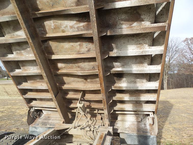 image for item DA7013 1989 International F-9370 dump truck