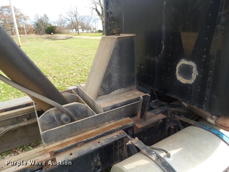 image for item DA7013 1989 International F-9370 dump truck