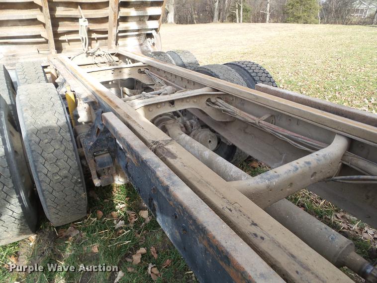 image for item DA7013 1989 International F-9370 dump truck