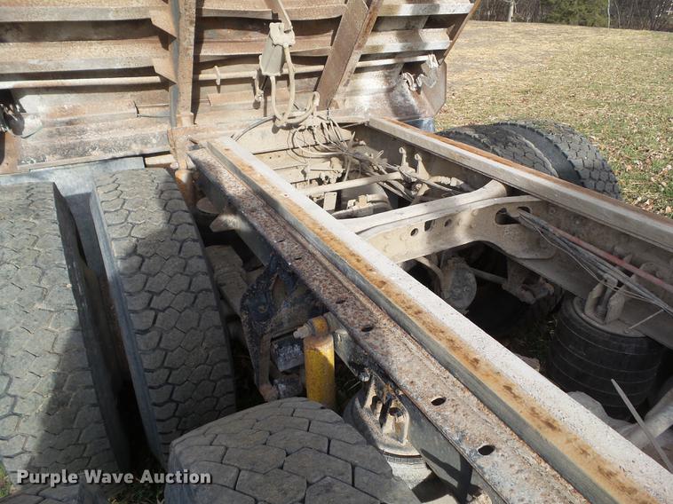 image for item DA7013 1989 International F-9370 dump truck
