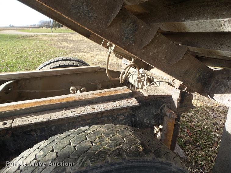 image for item DA7013 1989 International F-9370 dump truck