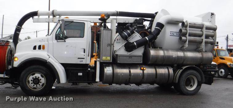 image for item DA8189 2004 Sterling L7500 vacuum truck