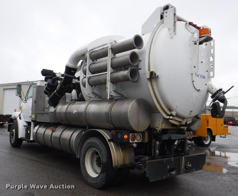 image for item DA8189 2004 Sterling L7500 vacuum truck