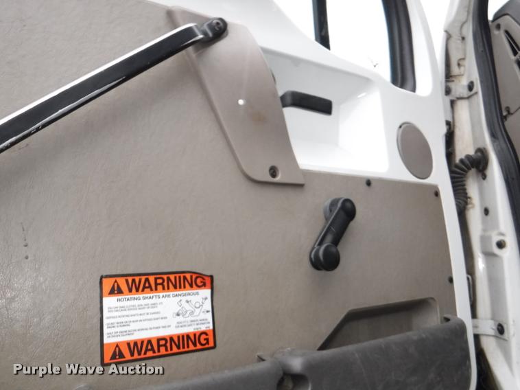 image for item DA8189 2004 Sterling L7500 vacuum truck