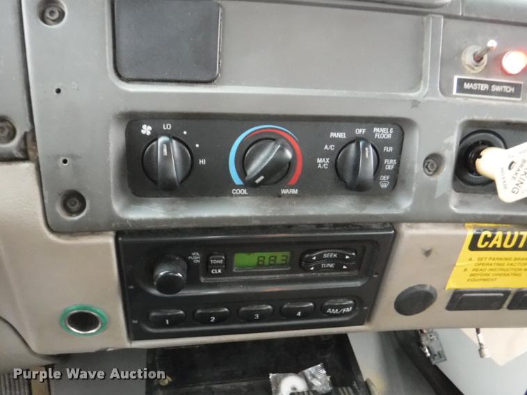 image for item DA8189 2004 Sterling L7500 vacuum truck