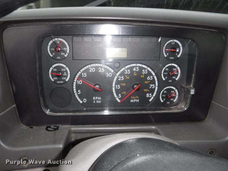 image for item DA8189 2004 Sterling L7500 vacuum truck