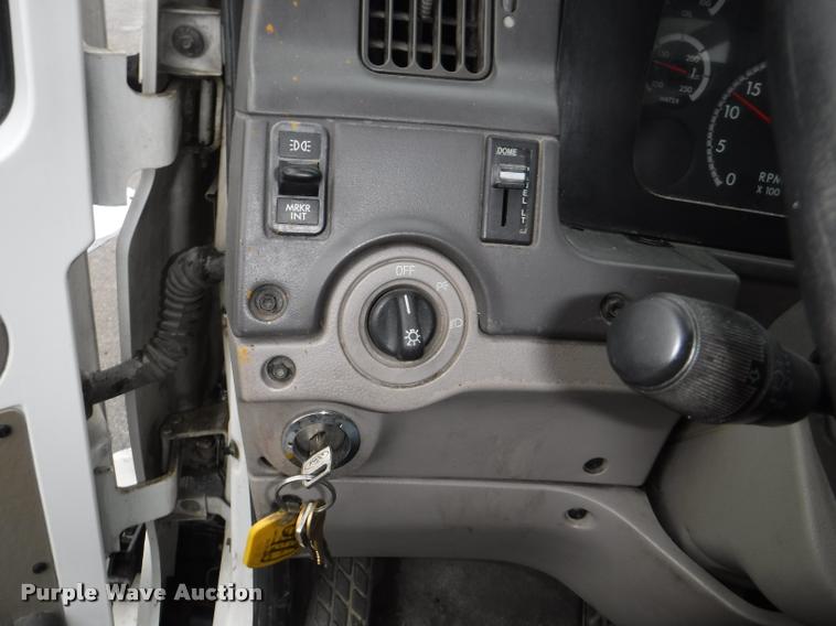 image for item DA8189 2004 Sterling L7500 vacuum truck