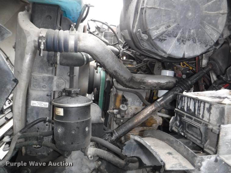 image for item DA8189 2004 Sterling L7500 vacuum truck